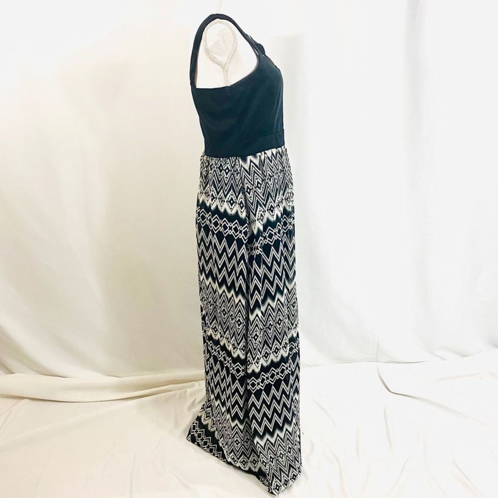 New Look Black & White Chevron Maxi Dress - Picture 8 of 10